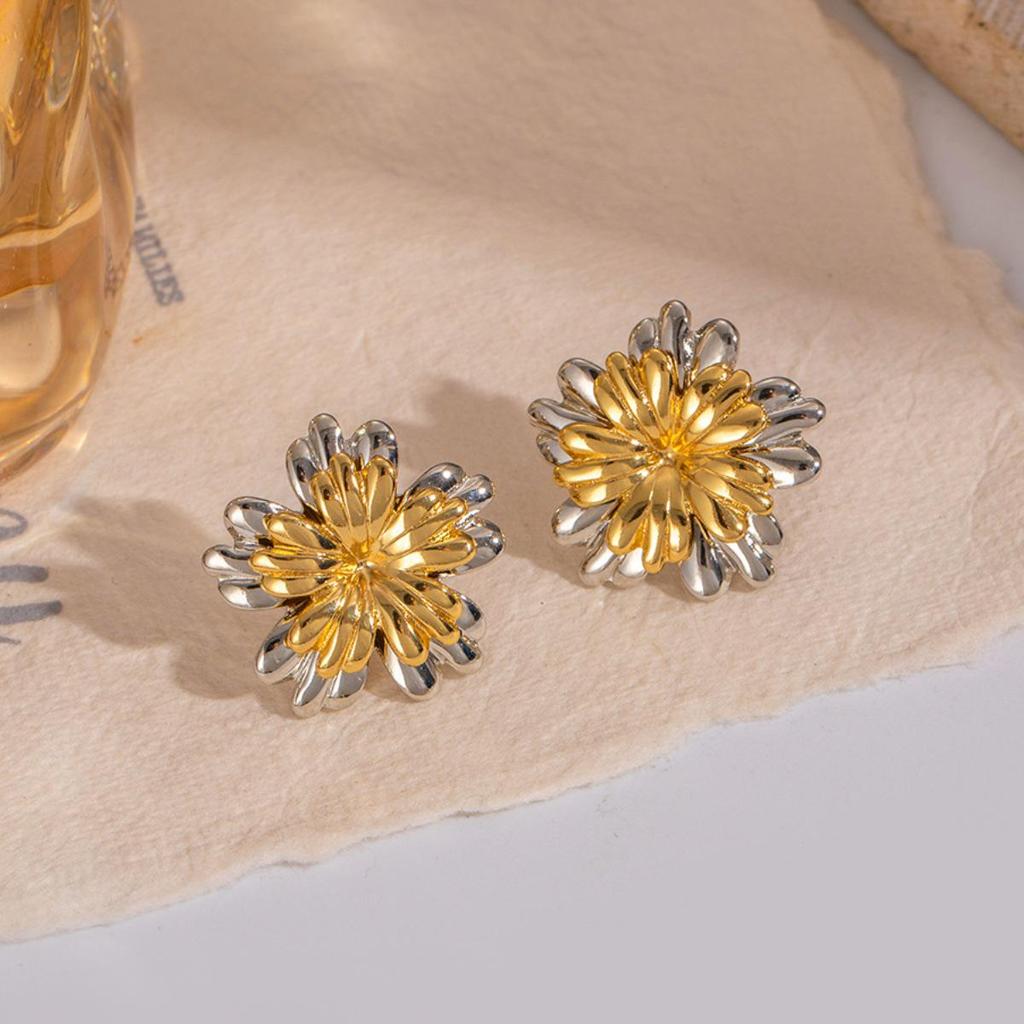Vintage Stainless Steel Love Heart Two-Tone Stud Earrings: Fashionable, High-End, Non-Fading Jewelry for Women