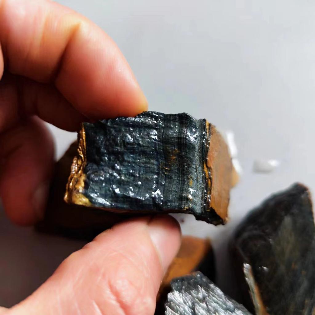 Naturalny Kamień Oko Tygrysie Niebieski Kamień Szlachetny Najwyższej Jakości do Uzdrawiania Energetycznego Specimen Zbiornik Dekoracja Domu Kamień