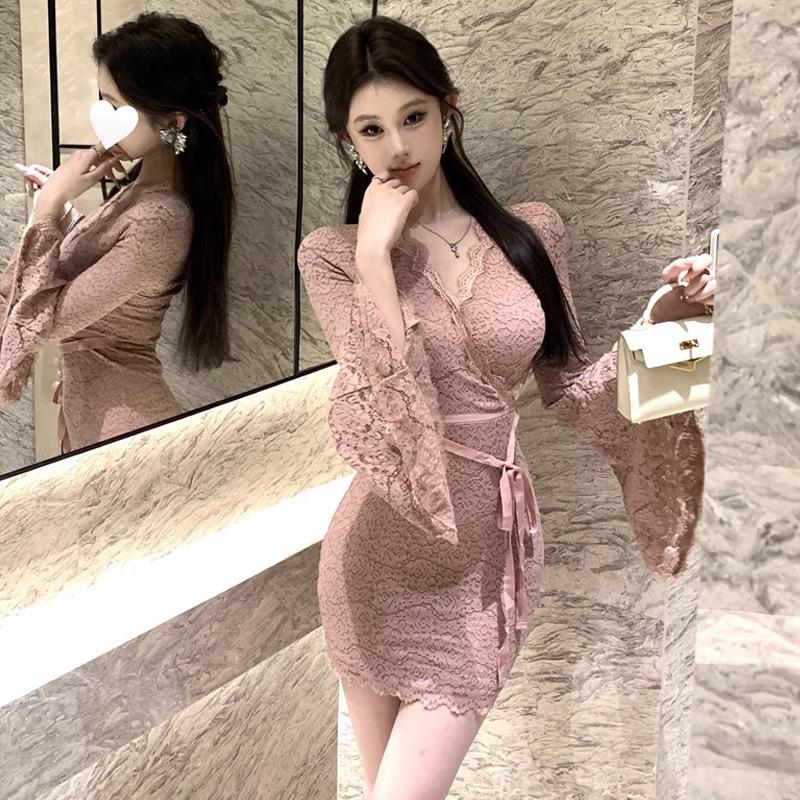 2025 Damen Sexy Temperament Spitze V-Ausschnitt Taille Skinny Kleid