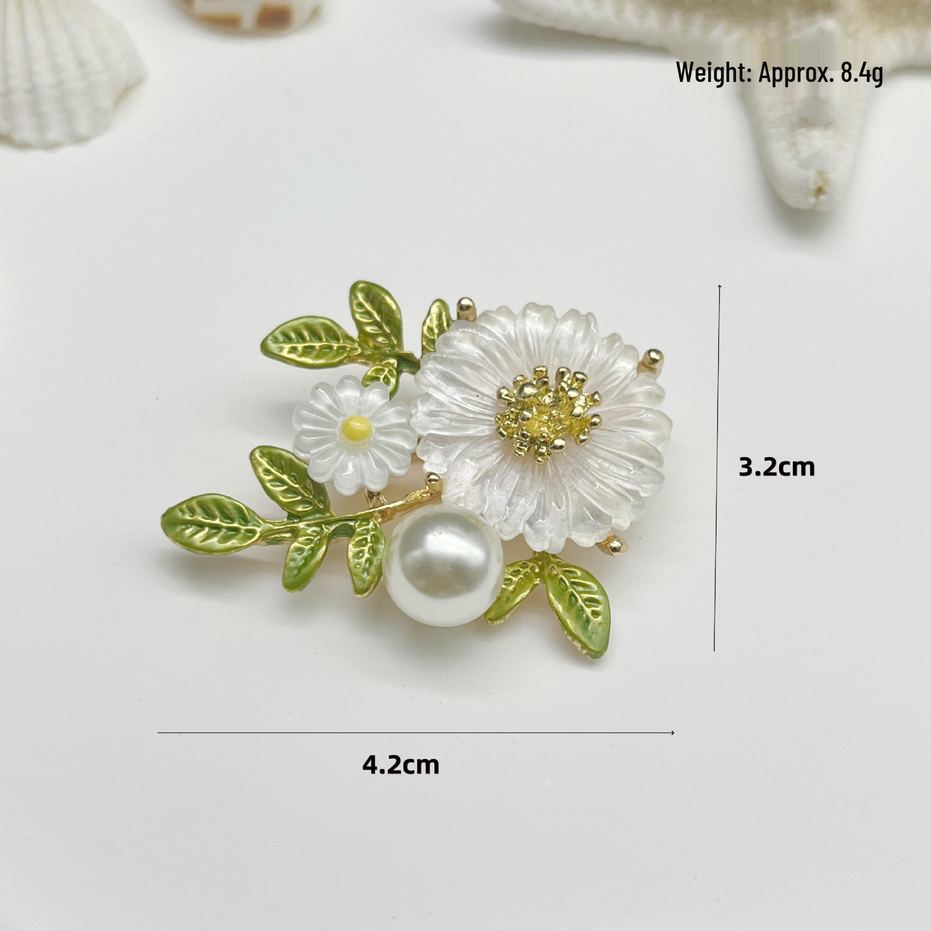 Брошь «Дэйзи»: Элегантная брошь-цветок из пресноводного жемчуга для осенне-зимних пальто