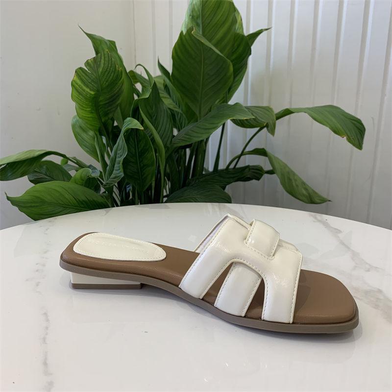 2025 Summer Popular Hong Kong Style Square Head Woven Shoes High-end Versatile Outer Wear Low Heels Cool Slippers Women's Beach One-word Drag
