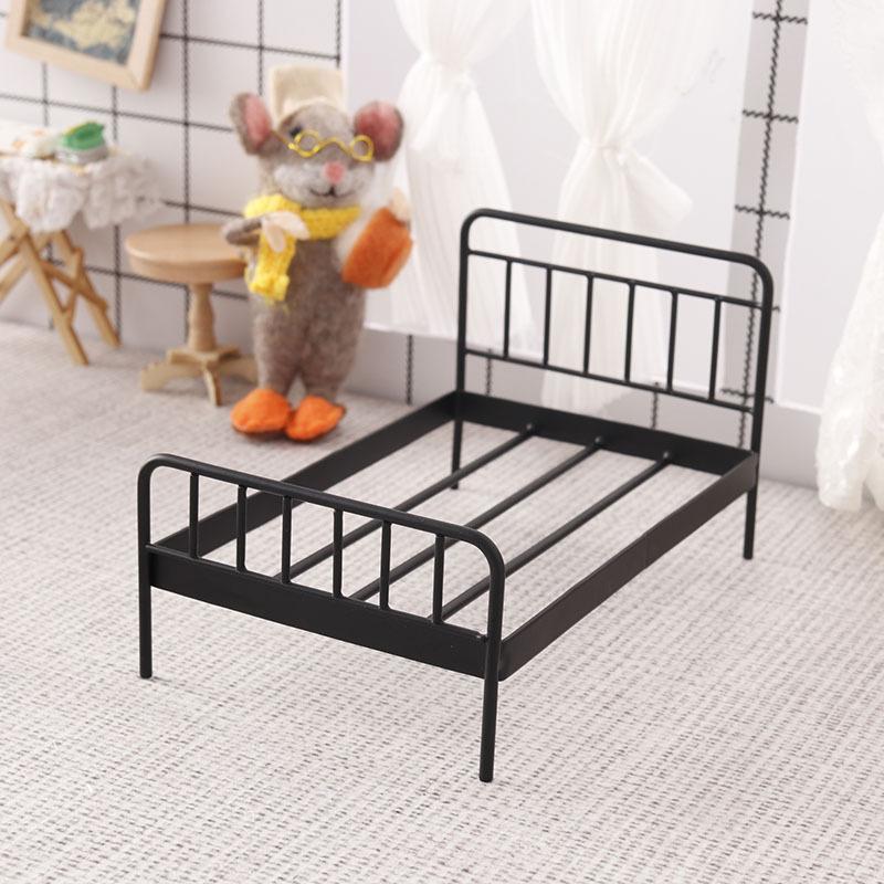 1Pcs 1:12 Dollhouse Miniature Iron Doll Bed Model Mini Doll Furniture Simulation Bed Bedroom DIY Accessories Toys
