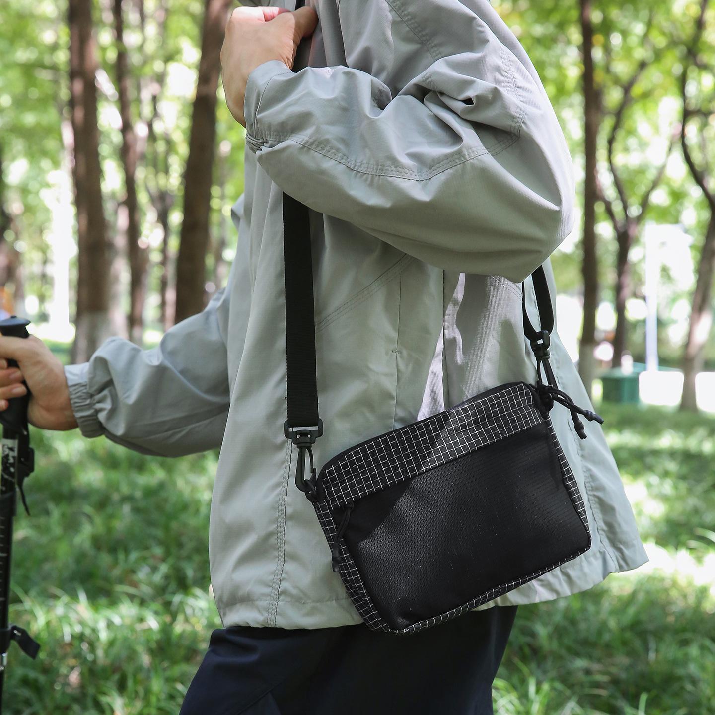 The Bags Family Men's Green Classic Plaid Messenger Bag Trendy Brand And Wo's Casual Commuting Multi-Pocket Storage Small Backpack