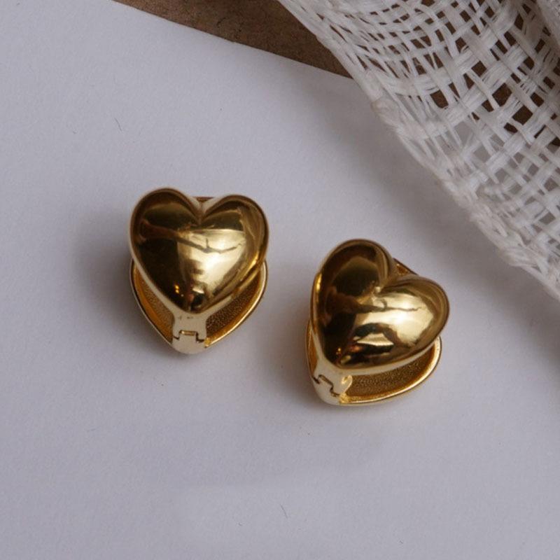 

Новая мода корейской версии глянцевые серьги Love золотые серьги женские дизайнерские сладкие серьги персонализированные универсальные серьги-гвоздики