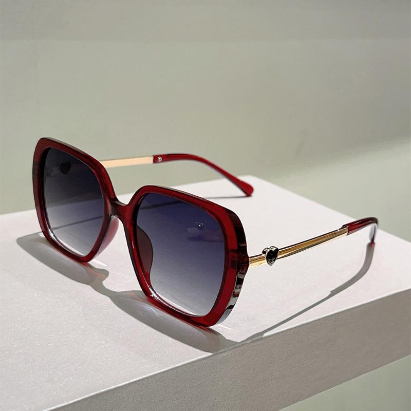 

Elegant Ladies Square Sunglasses Women For Female Vintage Punk Outdoor Driving Luxury Brand Designer Love Heart Sun Glasses UV As the photo