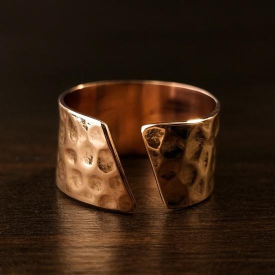 

Кованое кольцо-манжета из чистой меди ручной работы - Регулируемое и унисекс авторское украшение 12 медный