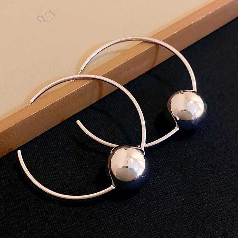Cold wind Irregularly distorted earrings Women's unique earrings New popular high-end French circle earrings