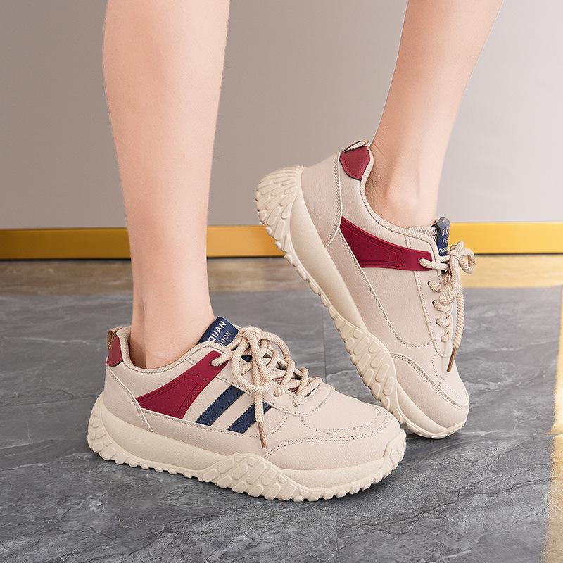 Neue atmungsaktive Lederschuhe für den Herbst, ideal für Studenten, die gerne laufen, Sport treiben oder sich in der Freizeit vergnügen.