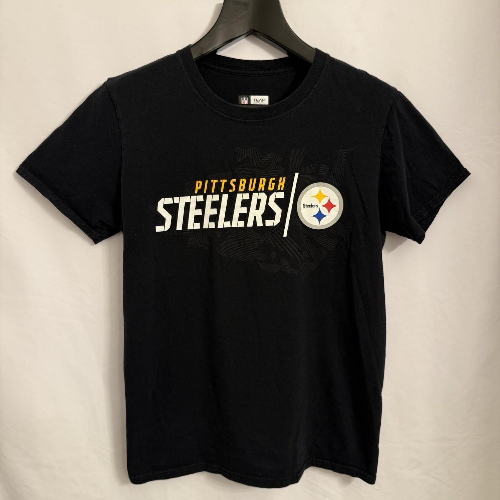 NFL Team Apparel Pittsburg Steelers Football Logo Shirt Men s Medium (M) Black Unisex T-Shirt XL