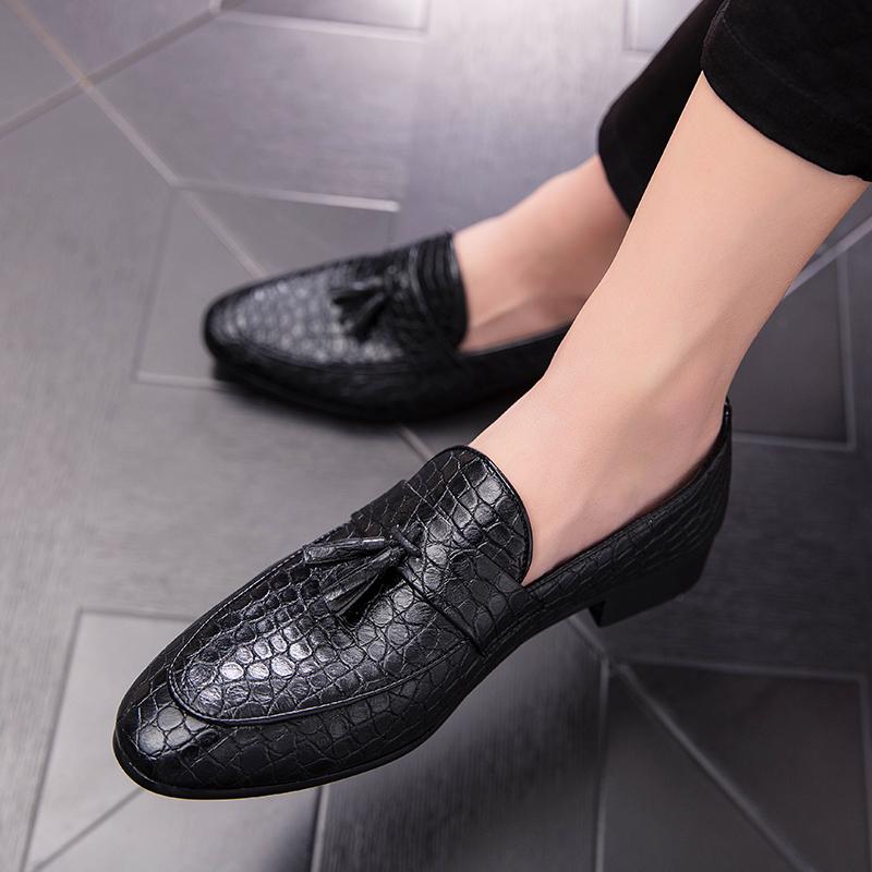 Red Crocodile Pattern Loafers Luxury Brand Tassel Thick Sole Pointed Toe Casual Shoes Slip-on Oxford Shoes Men's Shoes Moccasin