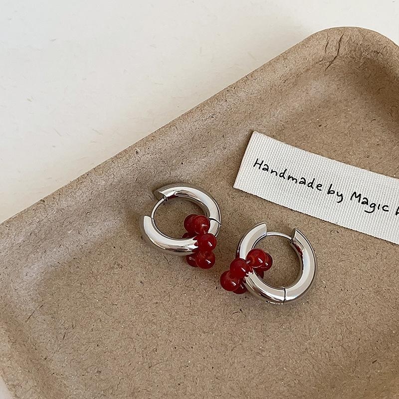 Red Beaded Flower Ear Buckle Female Design Sense Unique Personality Exquisite Elegant Fashion Commuter Versatile Earrings