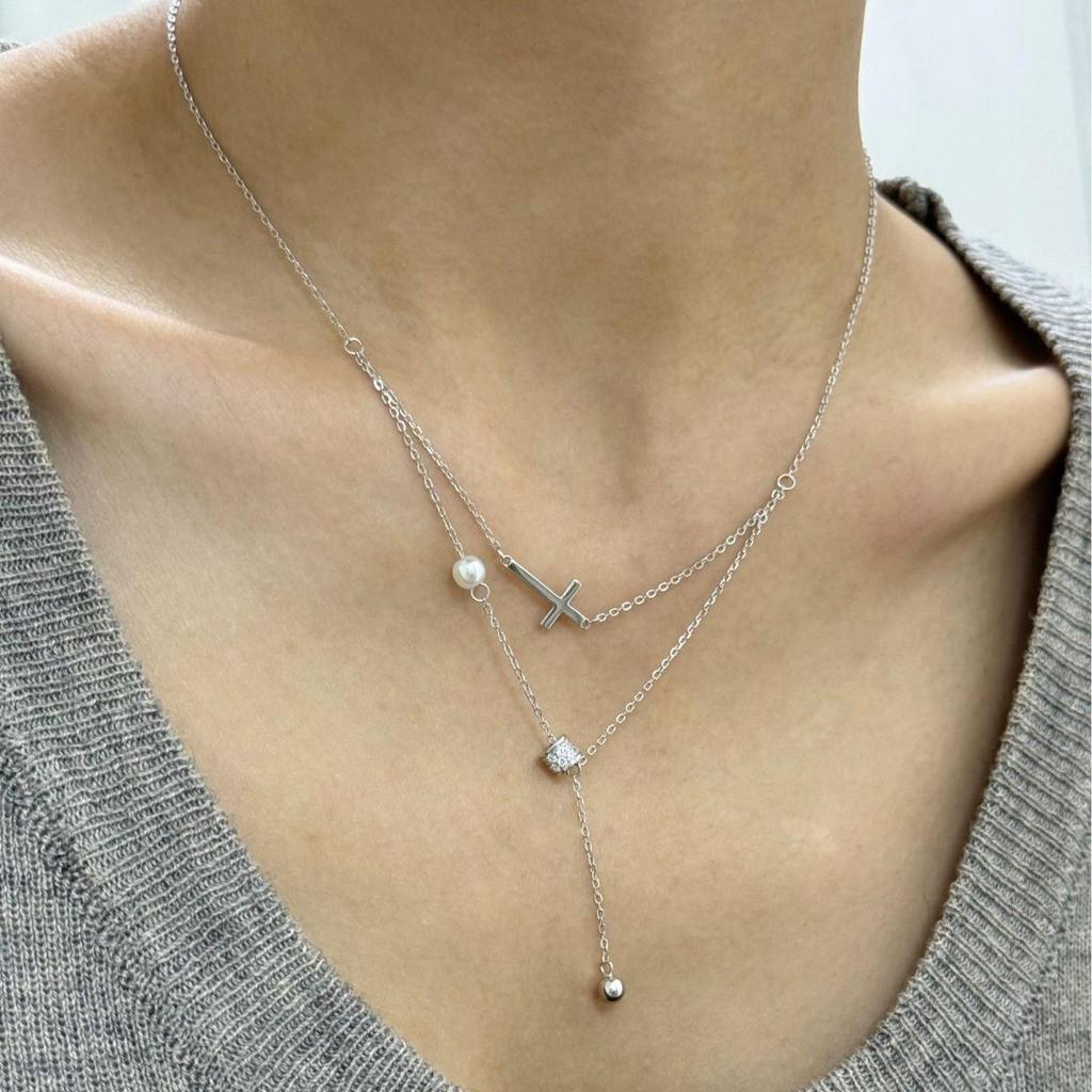 Elegant S925 Sterling Silver Water Drop Necklace - Women's Luxury Niche Design Choker with a Simple, Trendy Style.