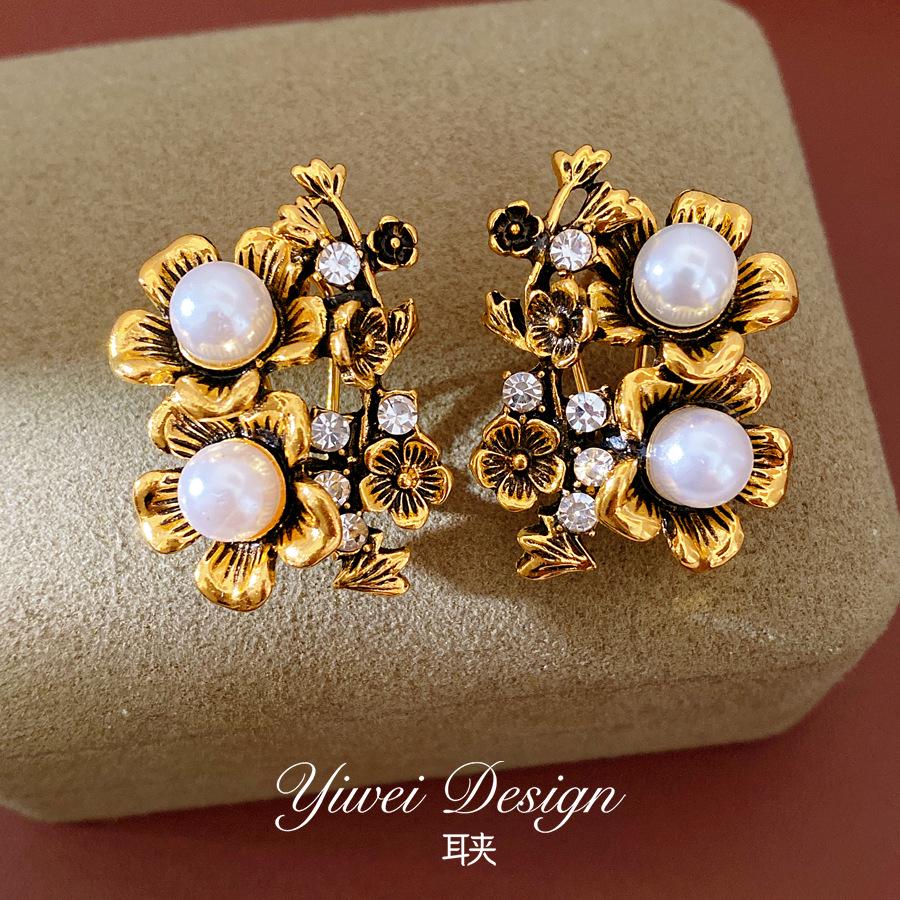 Vintage Rhinestone Pearl Flower Ear Clip Earrings – Elegant, Fashionable Accessories for Women