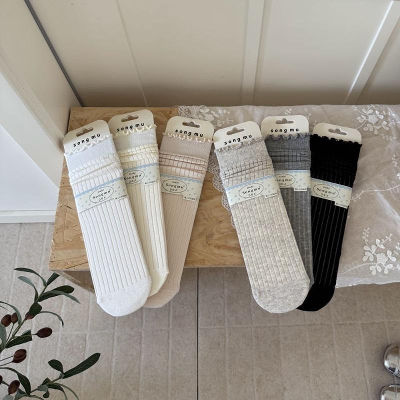 Lady Spring and Autumn Vertical Strip Cake Edge Boneless Drum Stack Socks