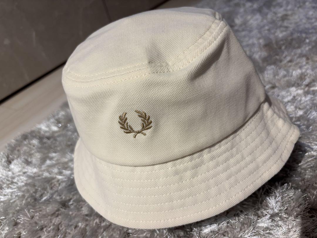 

[Б/У] шляпа FRED PERRY белая
