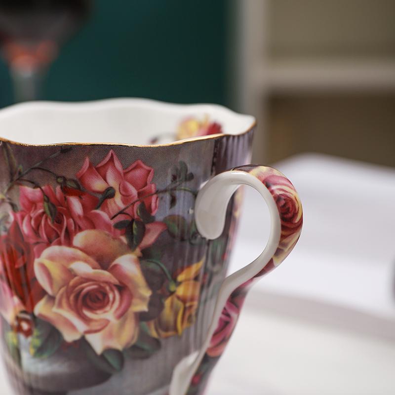 Europäische Kaffeetasse Retro Palast Knochenporzellan Tasse Untertasse Kreative Keramik Kaffeetasse Nachmittagstee Tasse Haustasse Geschenk