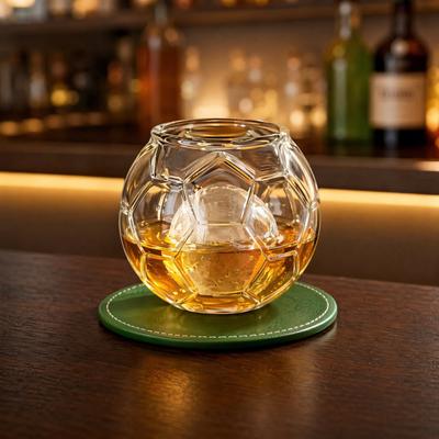 Verre à bière de football, Tasse à whisky en forme de ballon de football, Mug à boire de football grande capacité pour bière artisanale, Cadeau pour fan de sport pour bar à domicile