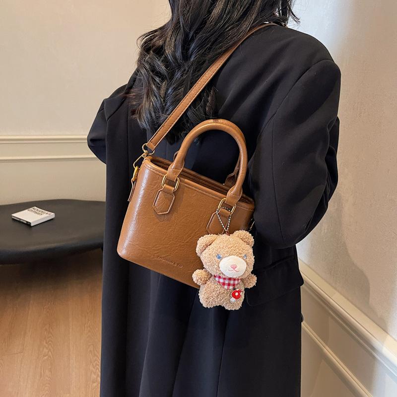 Handbag Women's 2025 New Popular Shoulder Trend Texture European and American Retro Foreign Style Portable Messenger Bag