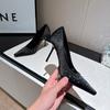 2025 Frühling und Herbst Neue Französische Schwarze Kleine Quadratische Spitze High Heels Damen Professionelle Pendler Strass Dünner Absatz Satin Einzelne Schuhe Damen
