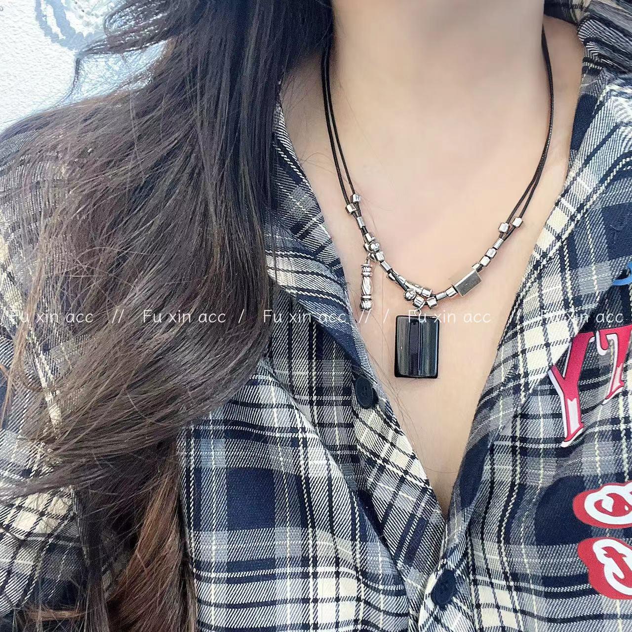 

FX Черный квадратный тег Двухслойное ожерелье на ключицу - Трендовый чокер высокого класса для индивидуального стиля