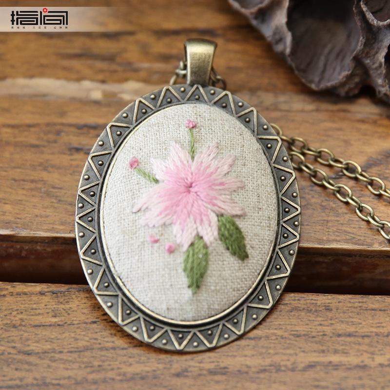 Hand Embroidered DIY Necklace Material Pack Fabric Flower Lu Embroidery Vintage Sweater Chain Fabric Embroidery 30 40mm