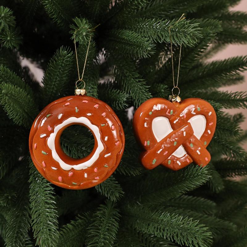 Christmas hot-selling donut decoration pendant Christmas holiday atmosphere decoration small pendant alkaline water bread decoration props