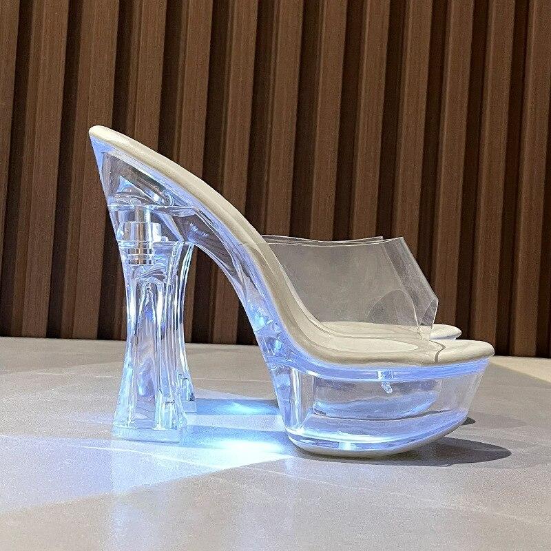 

Женские шлепанцы на массивном высоком каблуке со светящейся металлической пряжкой и каблуком 14 см, летние, серия 10365, платформа 4 см LFD 43 белый