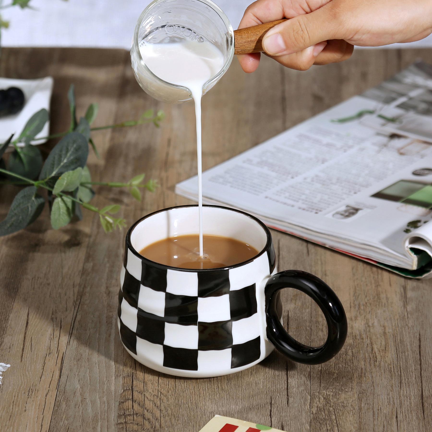 

Ins Style Coffee Mug Checkerboard Grid Retro Coffee Mug Ceramic Office Girls Boys Design Sense Niche Cup Gift 401-500ml
