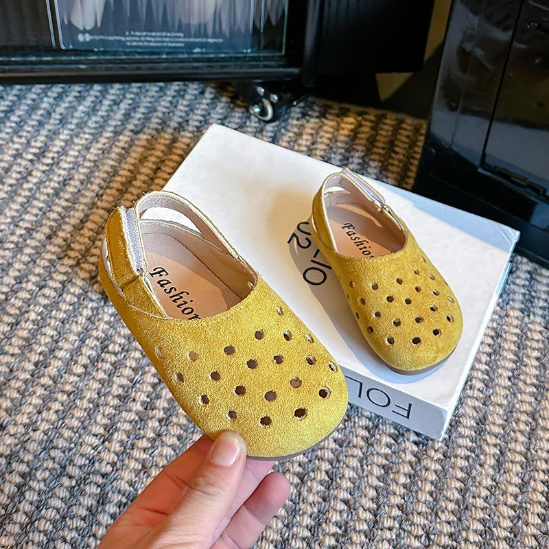 

Children s summer sandals new style girls perforated shoes hollow Birkenstock shoes boys beach shoes soft-soled trendy children s shoes 26 жёлтый