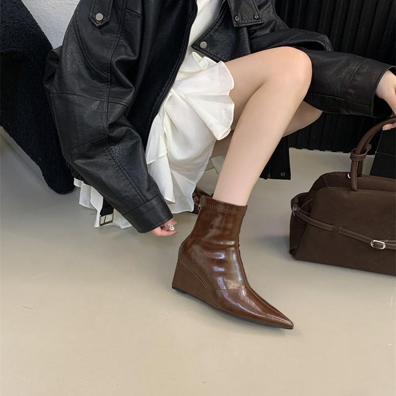 \ Slope Heel French Temperament Pointed Brown Short Boots Women's Boots New In Autumn and Winter 2025