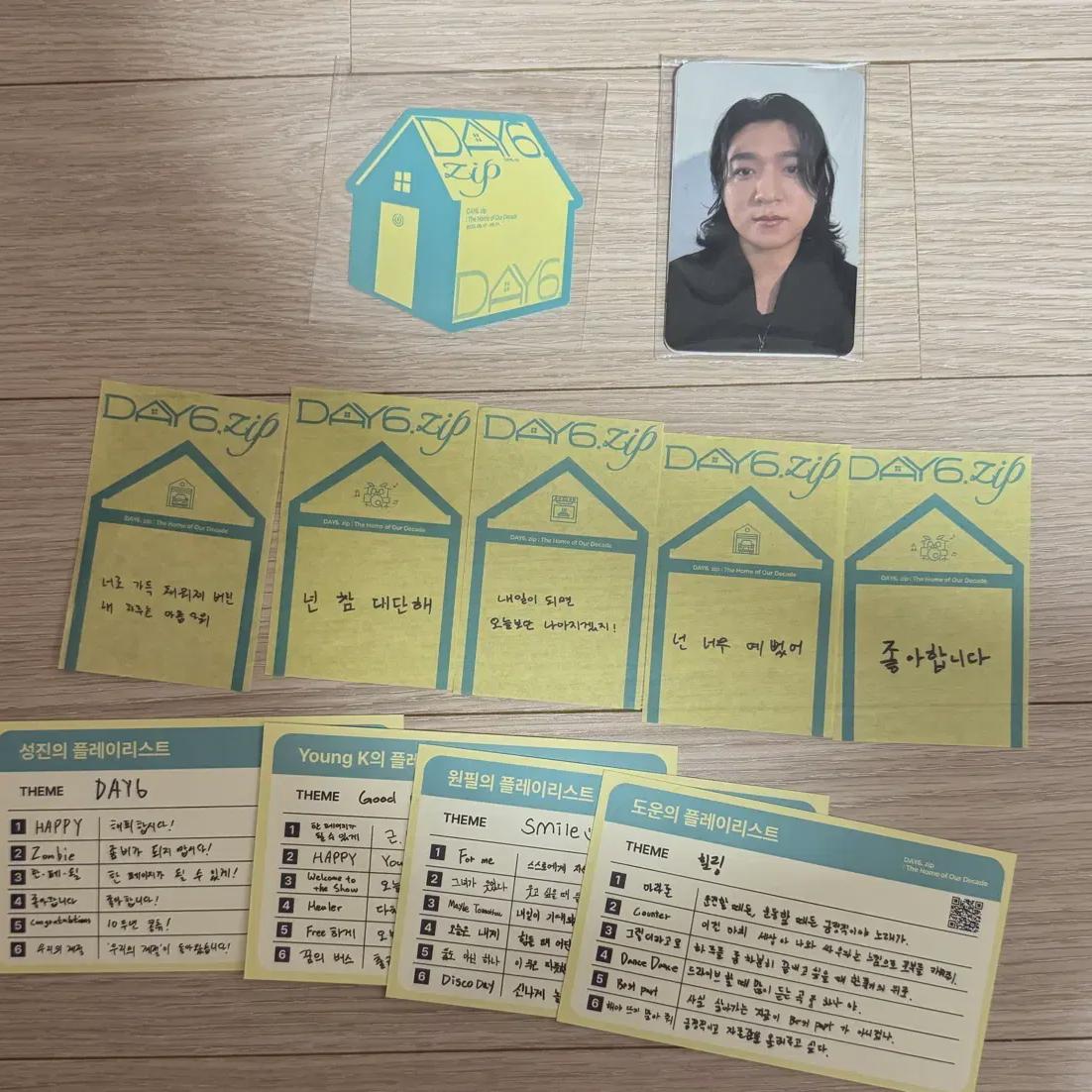 

Day6 Popup Store Gift Photocard Confety