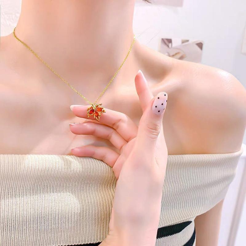 New Fashion Love Memory Red Maple Leaf Pendant Necklace For Women Cute Romantic Female Neck Chain Ladies Stainless Steel Jewelry