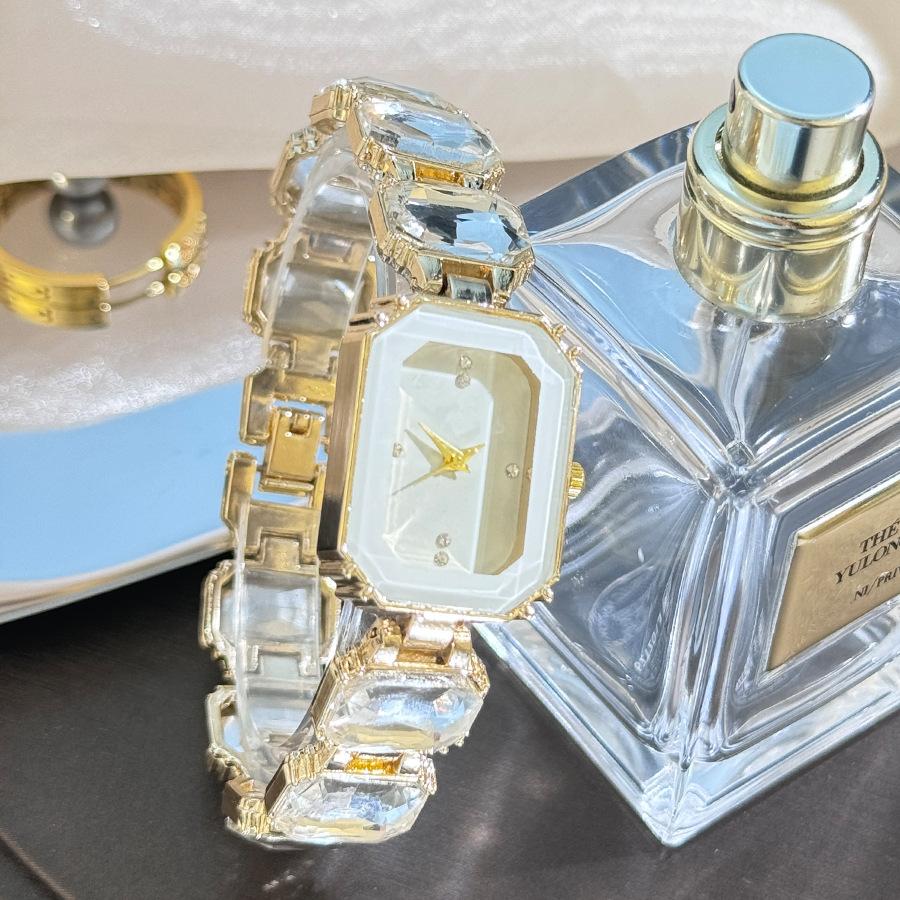 

Маленький сахарный кубик, Большой драгоценный камень, Цвет изумрудный, Нишевые часы-браслет модной роскоши, Женские квадратные часы белый