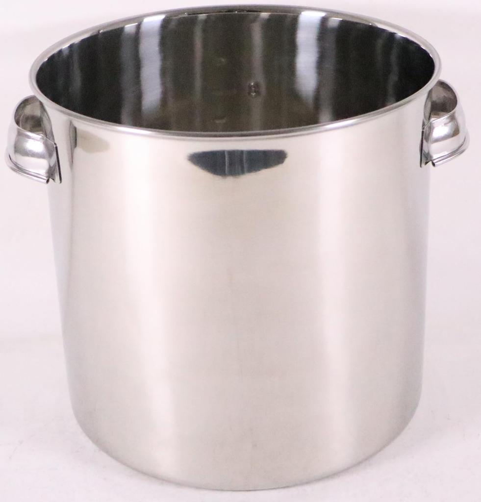 Endo Shoji (Ooya Seisakusho) Clover Kitchen Pot. Size (cm): 24. Made of Rust-resistant Stainless Steel for Hygiene. Convenient with Measuring Marks. I