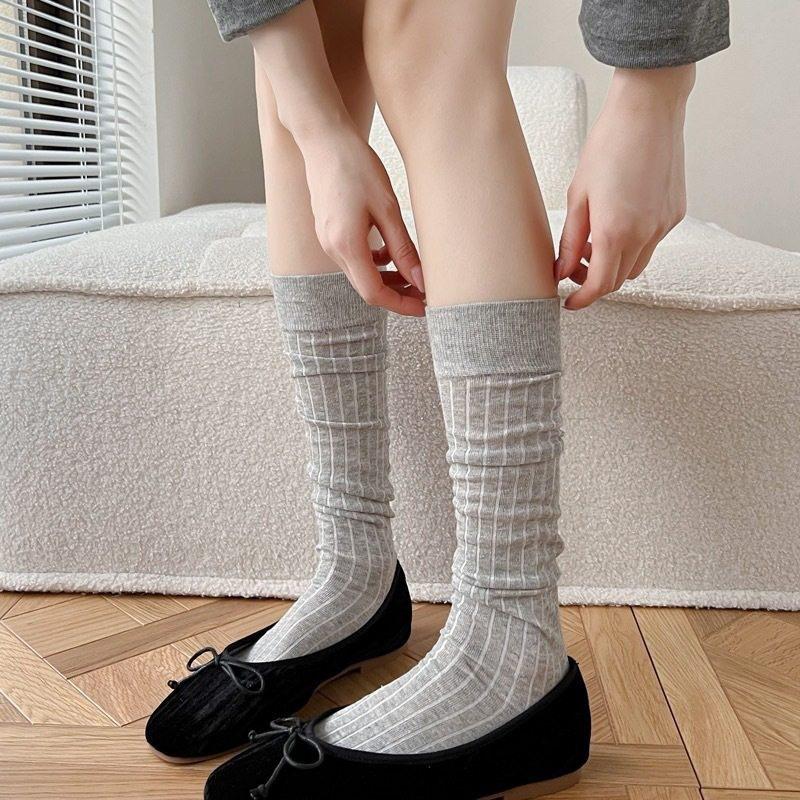 Spring And Autumn Smoky Gray Calf Socks Vertical Striped Cotton Stacked Socks Catwalk White Mid-Leg Socks