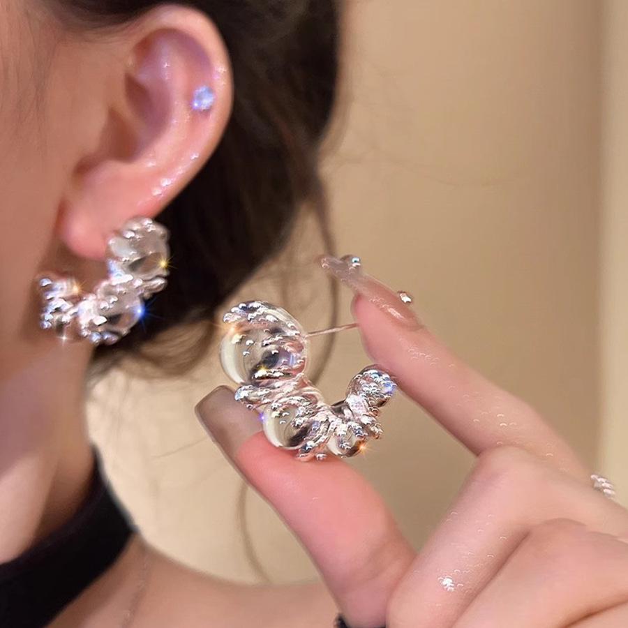 

2025 Изысканный нишевый дизайн Простые роскошные серьги для женщин - Универсальные серьги-гвоздики высокого класса