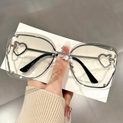 New Metal Openwork Heart Shaped Sunglasses for Women Retro Girl Large Square Frame Trendy Fashion