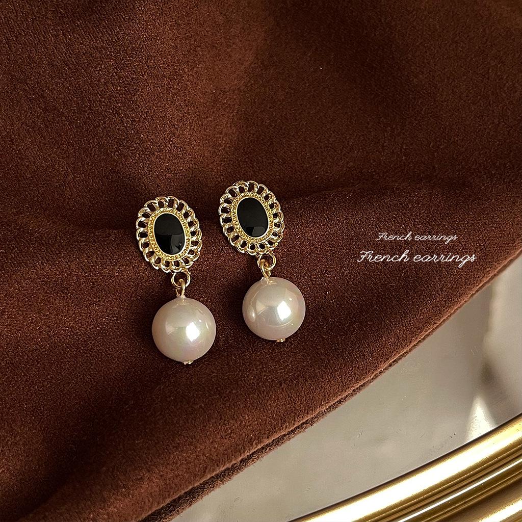 Chinese-Inspired Elegant 925 Silver Stud Earrings with Exaggerated Design