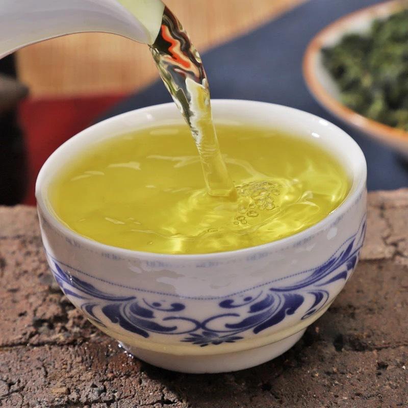 Einzigartige Teearomen: Tieguanyin, Milch-Oolong, Chrysantheme, Pu'er, Lotusblatt, Lebertee, Schwarzer Oolong, Holzkohle-geröstet