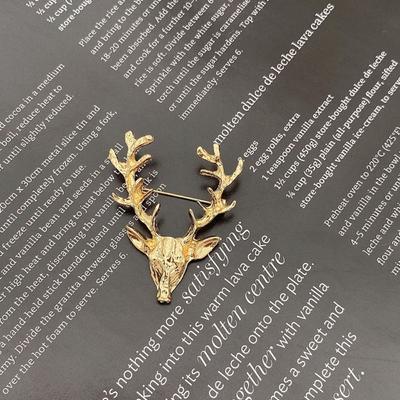 Personality Animal Elk Head Brooch Lapel Pin Clothes Pins Christmas Badge Badge Jewelry Deer Metal Brooch Decoration