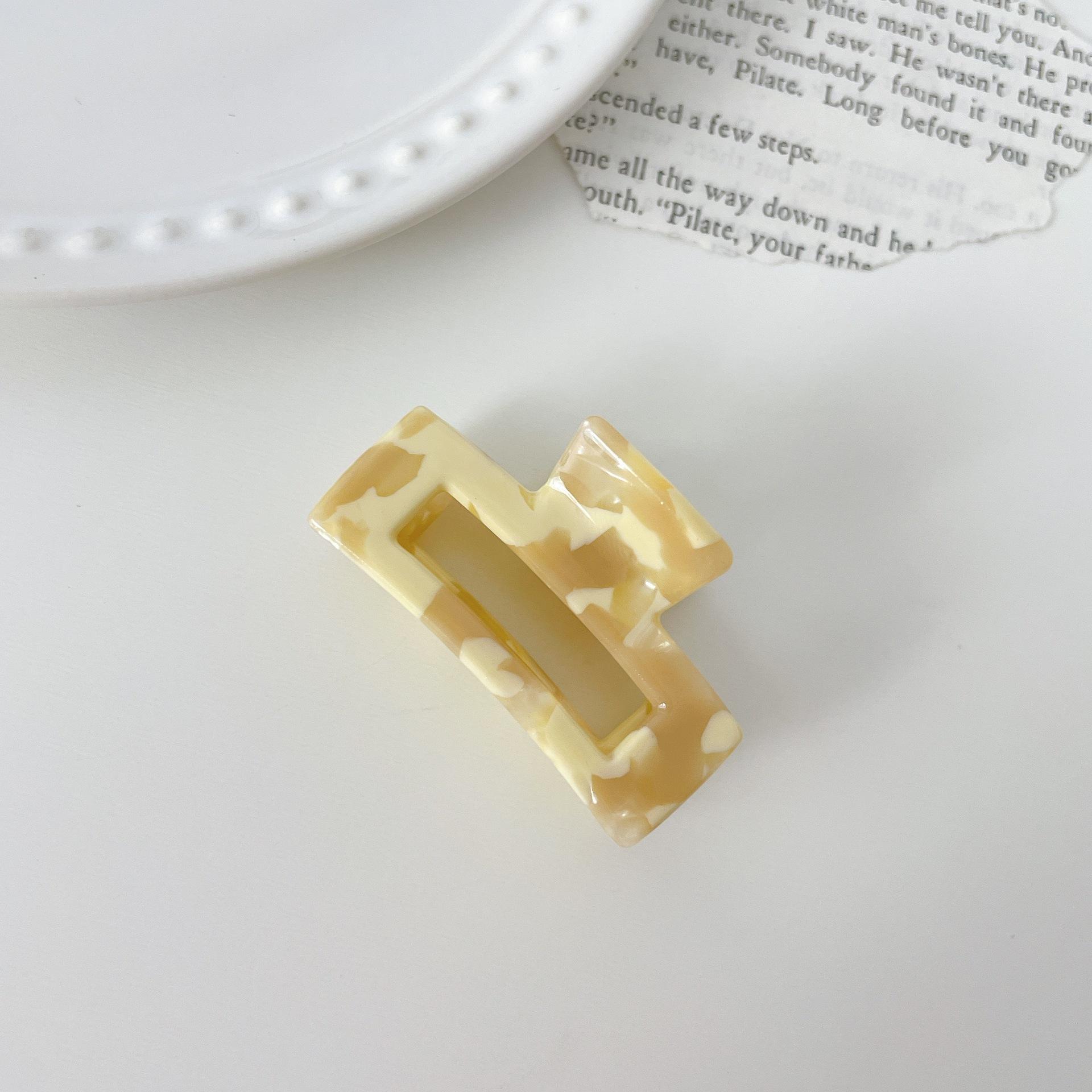 

Изготовленная вручную заколка-краб из ацетата для волос в цветочном кремовом цвете, идеально подходит для модных девушек