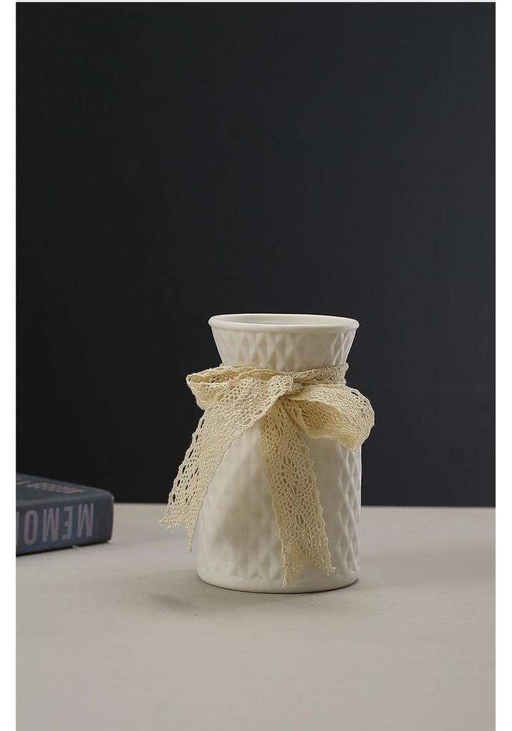 Nordic Light Luxury White Ceramic Vase: Creative European-Inspired Design for Elegant Flower Arrangements