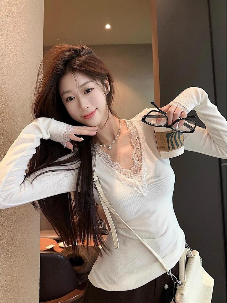 Chic V-Neck Lace Patchwork Long-Sleeve Slim-Fit Korean Style Top for Autumn/Winter
