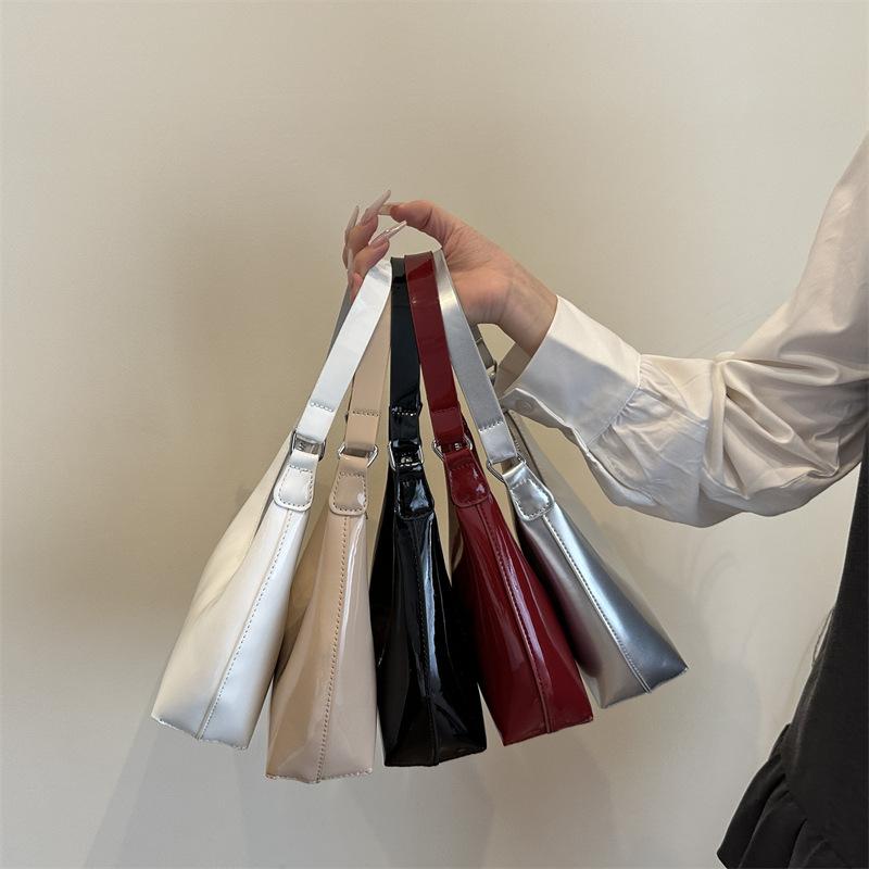 

New temperament fashionable design single shoulder crossbody solid color retro glossy small square texture underarm bag хаки