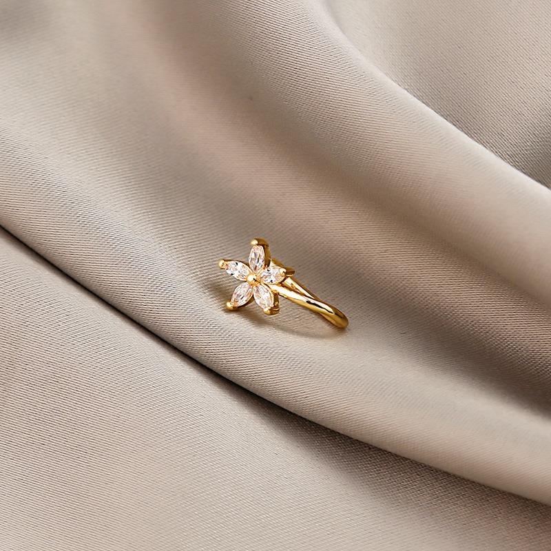 Retro Non-perforated Nose Clip and Simple Floral Diamond-encrusted Nose Stud Accessory