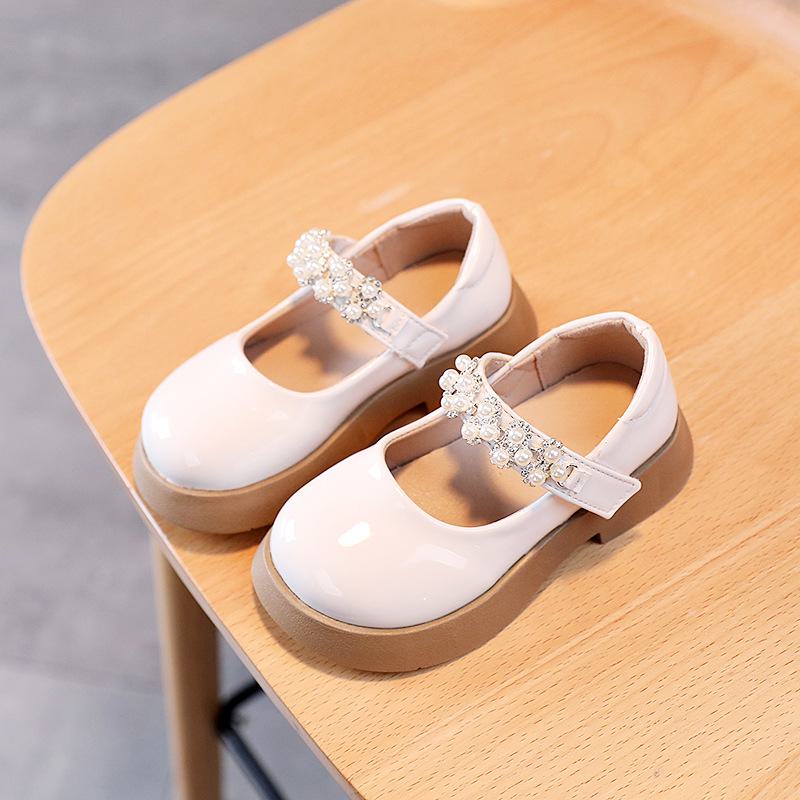 2024 Spring and Autumn Kids Leather Princess Shoes with Soft Sole, Ideal for Black Dance.