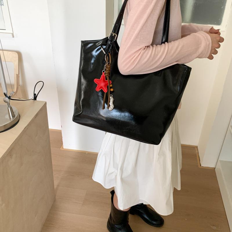 Fashion Tote Bag Large Capacity Armpit Bag New Women's Bag Commuter Shoulder Bag