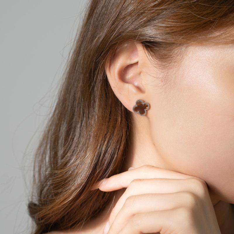 Stainless Steel Earrings with Four Leaf Clover Earrings, Light Luxury and High-end Feel
