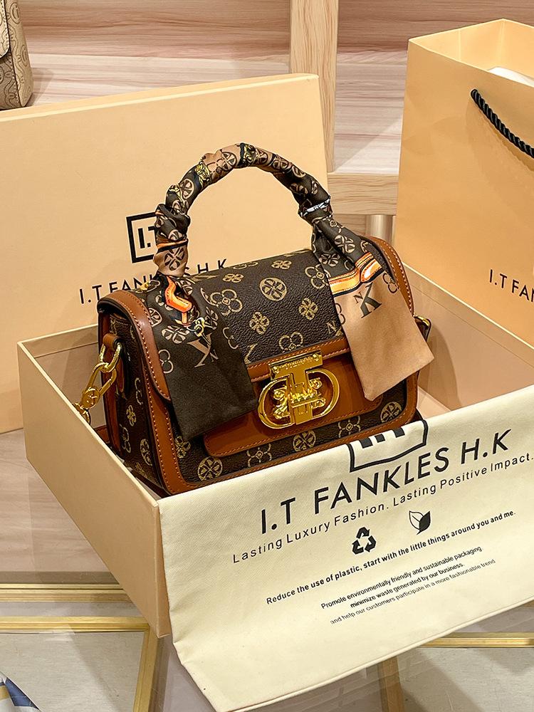 New Trendy Leather Fashionable Single Shoulder Small Square Bag with Simple Texture and Diagonal Cross Handbag