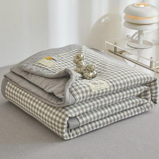 Class A Xinjiang Cotton Summer Quilt - Water-Washed, MUJI Style, Air Conditioning Thin Quilt, Machine Washable, Dormitory-Ready.
